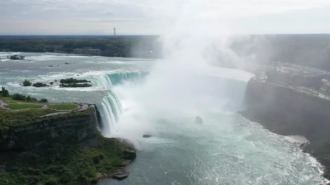 Horseshoe Falls on the US–Canada border